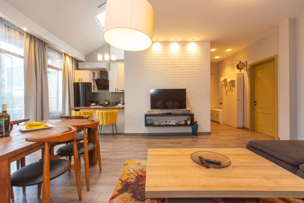 Luxury 4 Bedroom Apartment #1 In The City Center Of Tbilisi Exterior foto
